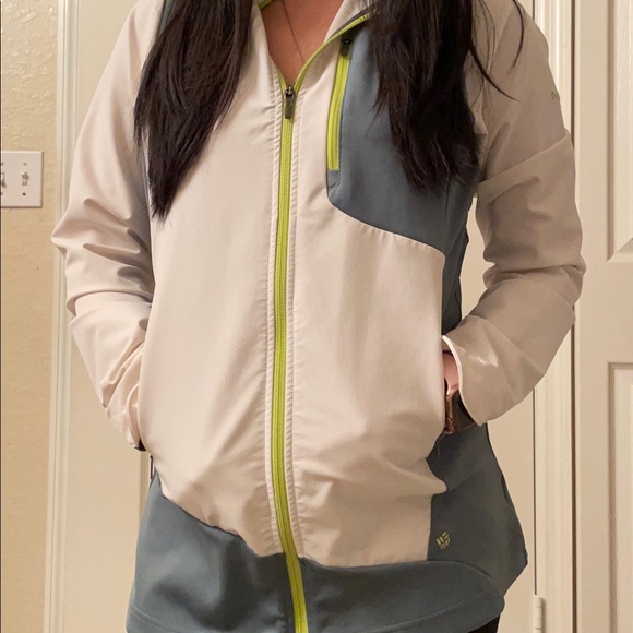 Columbia Light Weight Active Wear Jacket / Size M - Picture 2 of 10